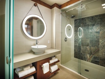 Deep soaking tub, rainfall showerhead, free toiletries, hair dryer at Hyatt Vacation Club at High Sierra Lodge, Lake Tahoe