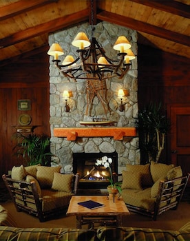Hotel entrance and lobby at Hyatt Vacation Club at High Sierra Lodge, Lake Tahoe