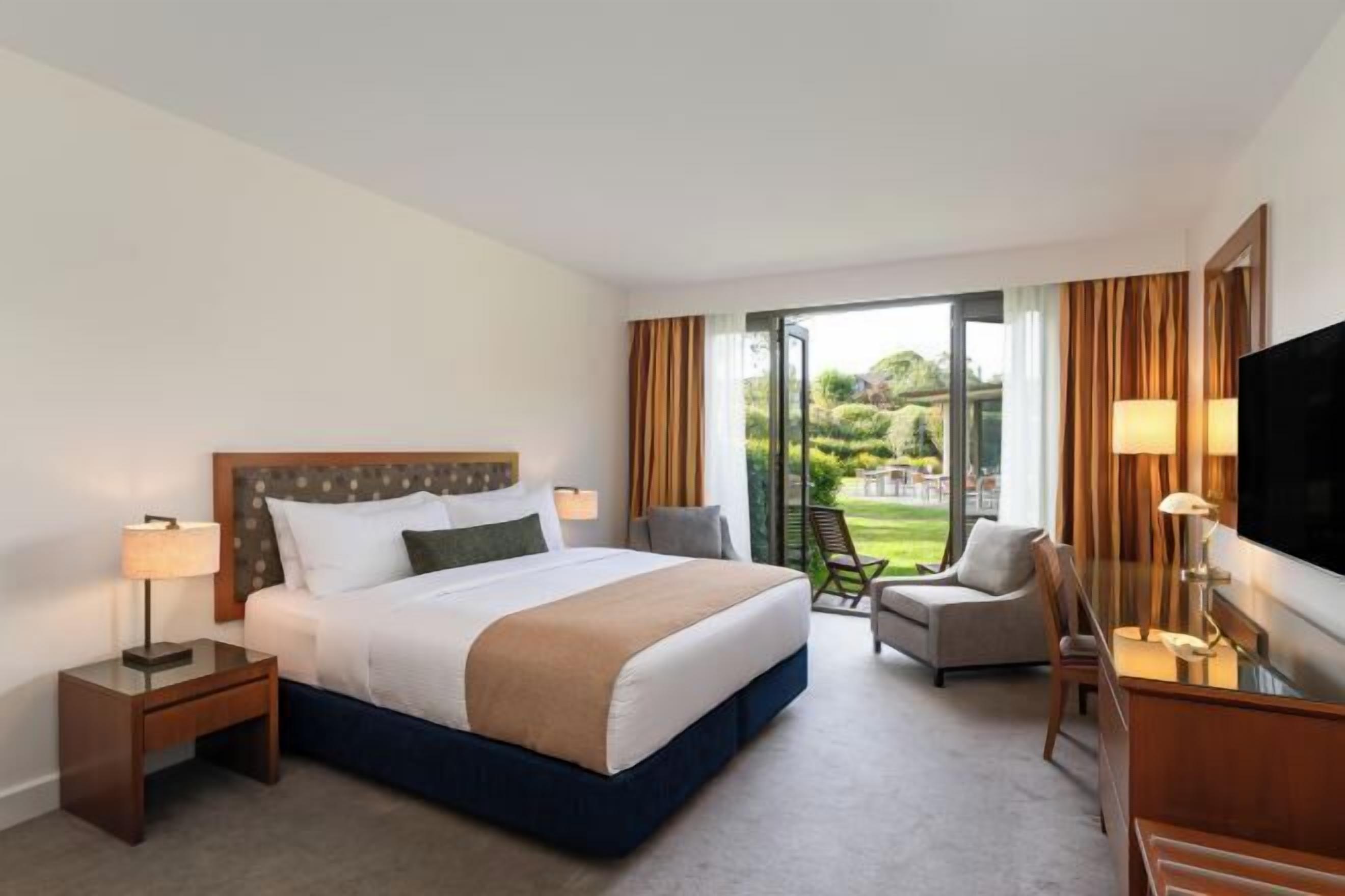 Premium bedding, minibar, in-room safe, desk
