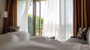 Golf View King Room | Premium bedding, minibar, in-room safe, desk