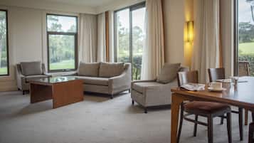 Premium suite, 1 slaapkamer, patio, uitzicht op tuin | Kameruitzicht