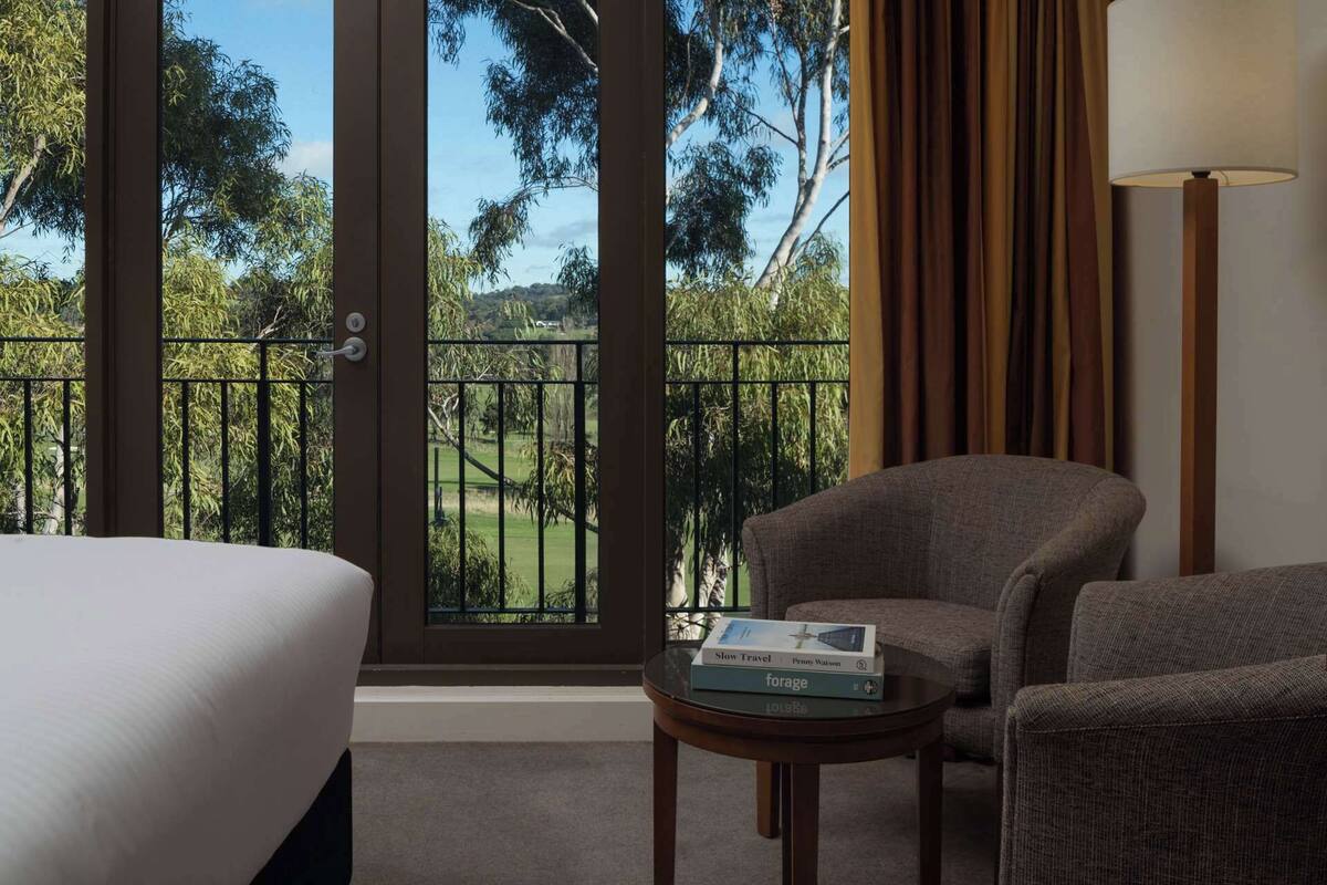 1 bedroom, premium bedding, minibar, in-room safe