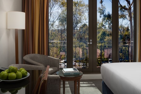 1 bedroom, premium bedding, minibar, in-room safe