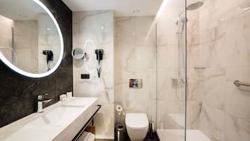 Apartment | Bathroom | Free toiletries, hair dryer, bathrobes, slippers