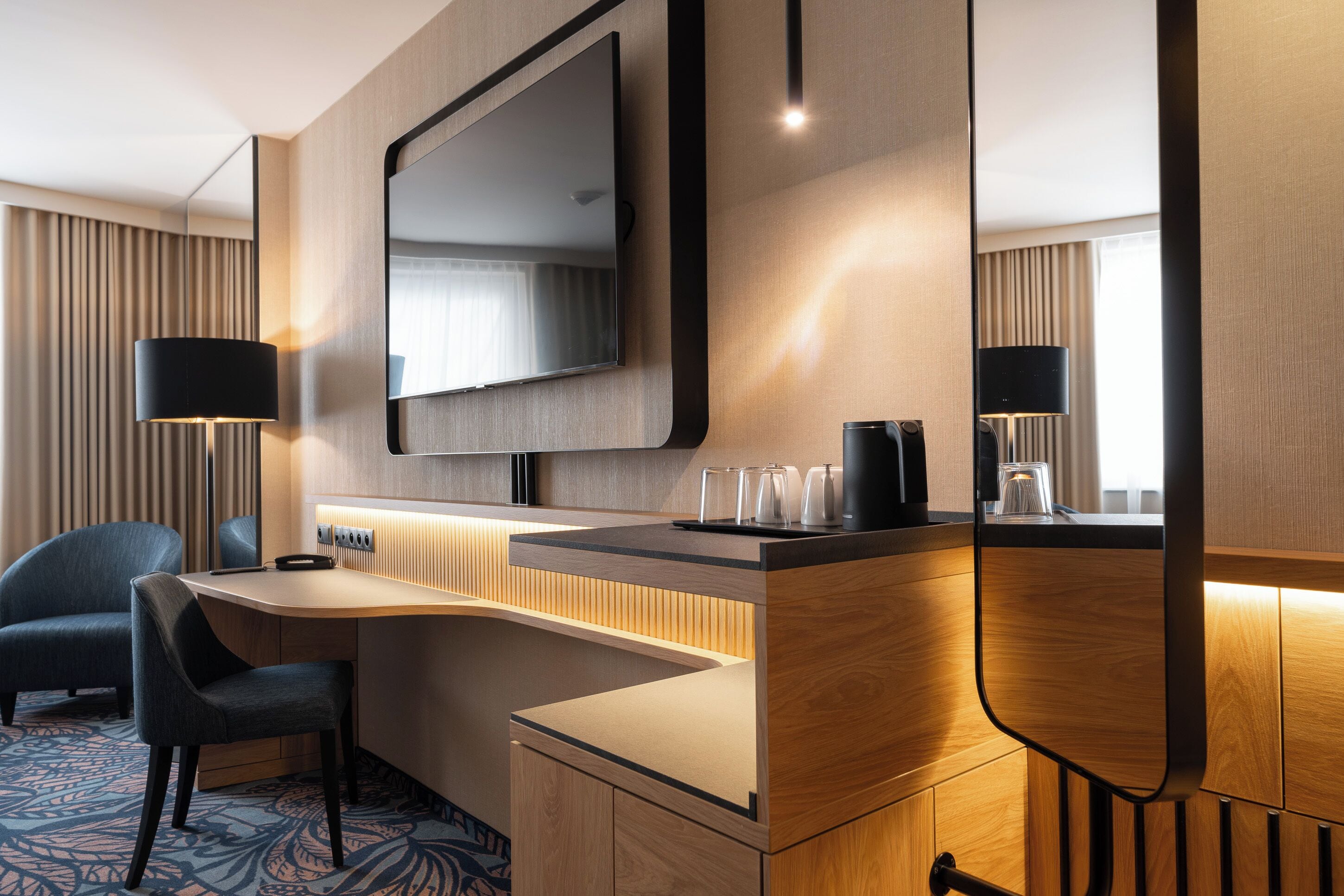 Ropa de cama hipoalergénica, escritorio y sistema de insonorización 