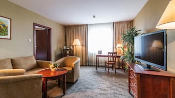 Apartment | Hypo-allergenic bedding, desk, soundproofing, rollaway beds