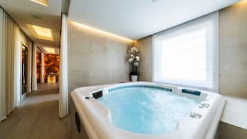 Bathtub spa indoor