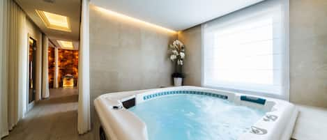 Indoor spa tub