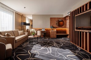 Apartment | Hypo-allergenic bedding, desk, soundproofing, rollaway beds