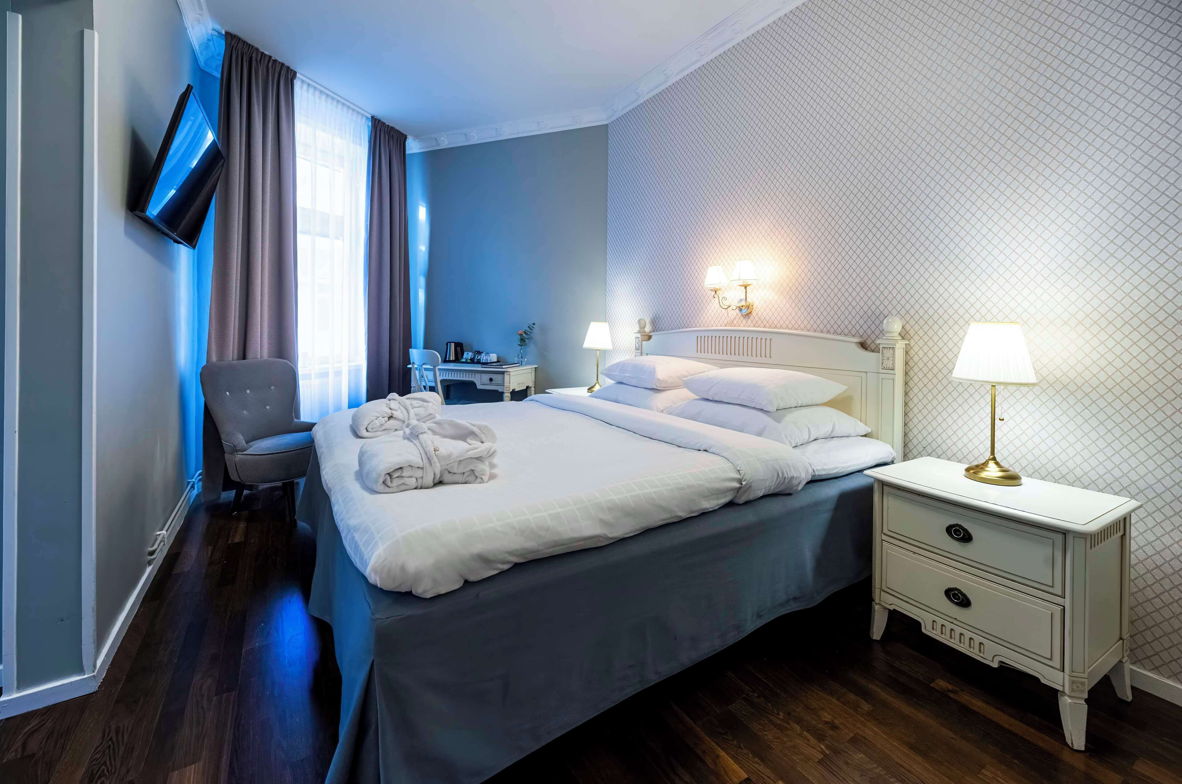 Superior Room, 1 King Bed, Non Smoking | Pillowtop beds, desk, blackout drapes, free cribs/infant beds