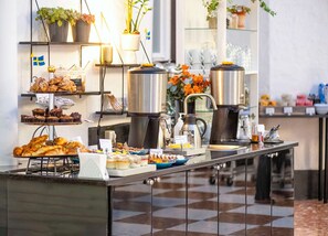 Bao gồm bữa sáng buffet hàng ngày 