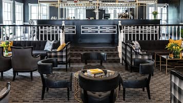 Lounge i lobbyen, udsigt til haven, åben hver dag