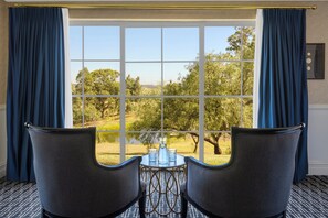 Signature Suite, 1 King Bed | Premium bedding, desk, laptop workspace, blackout drapes