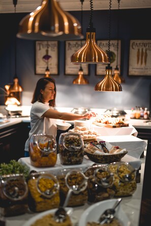 Daily full breakfast for a fee - voco Kirkton Park Hunter Valley  by IHG (Pokolbin)