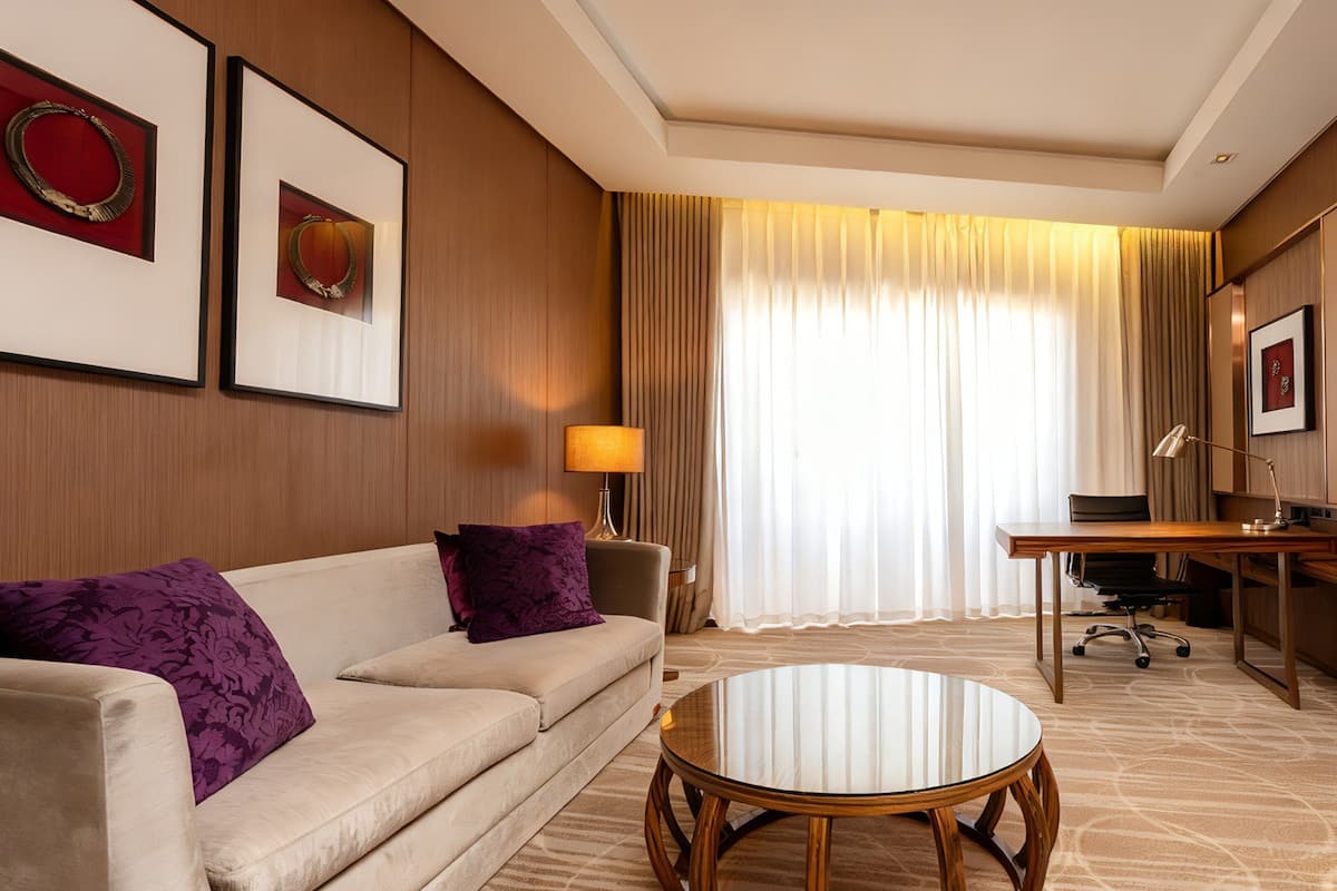 Minibar, safe på rommet, skrivebord og skrivebord for bærbar PC