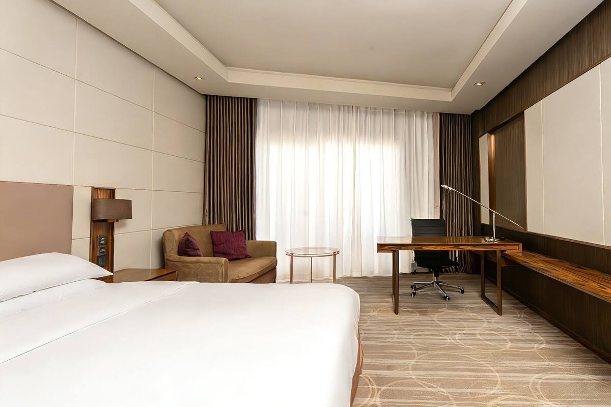 Minibar, in-room safe, desk, laptop workspace