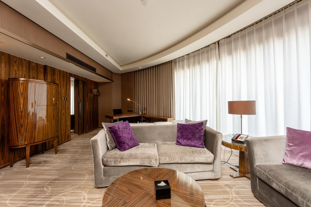 Minibar, in-room safe, desk, laptop workspace