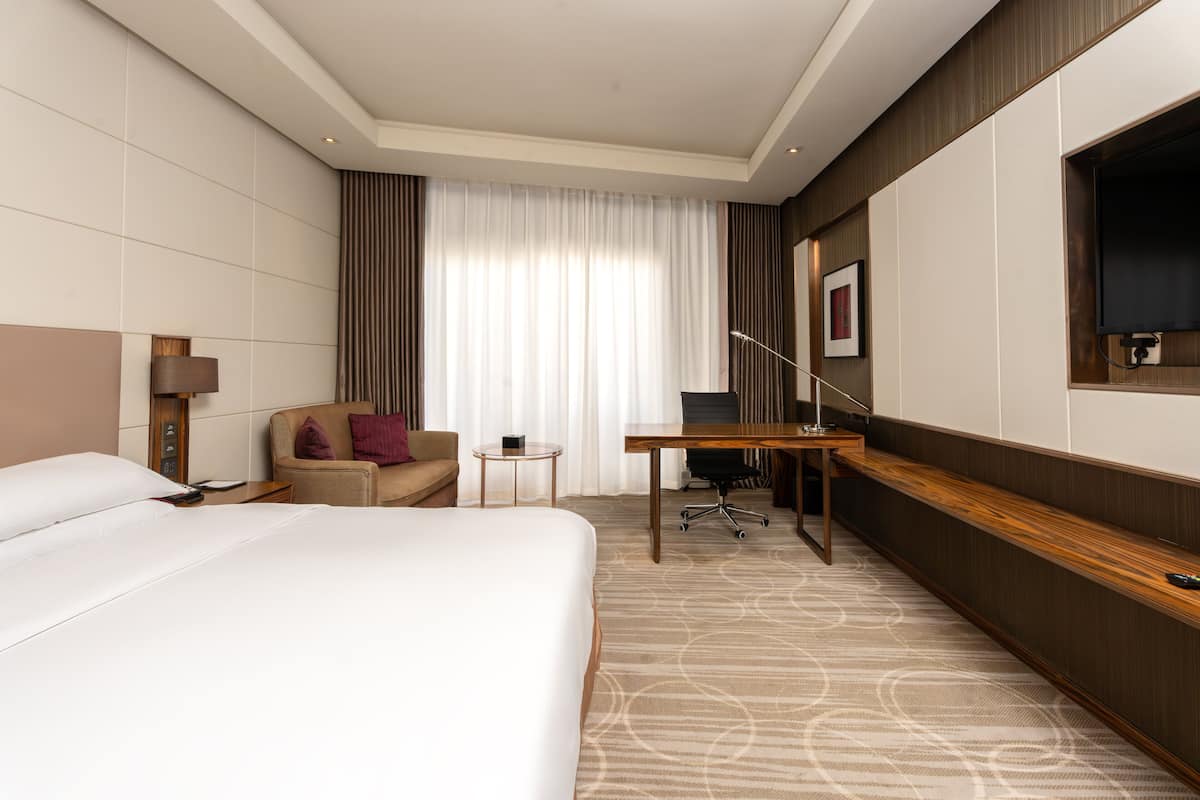 Minibar, safe på rommet, skrivebord og skrivebord for bærbar PC