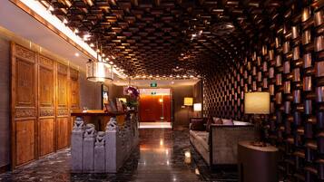 2 restoran, melayani sarapan, makan siang; sajian masakan Cina