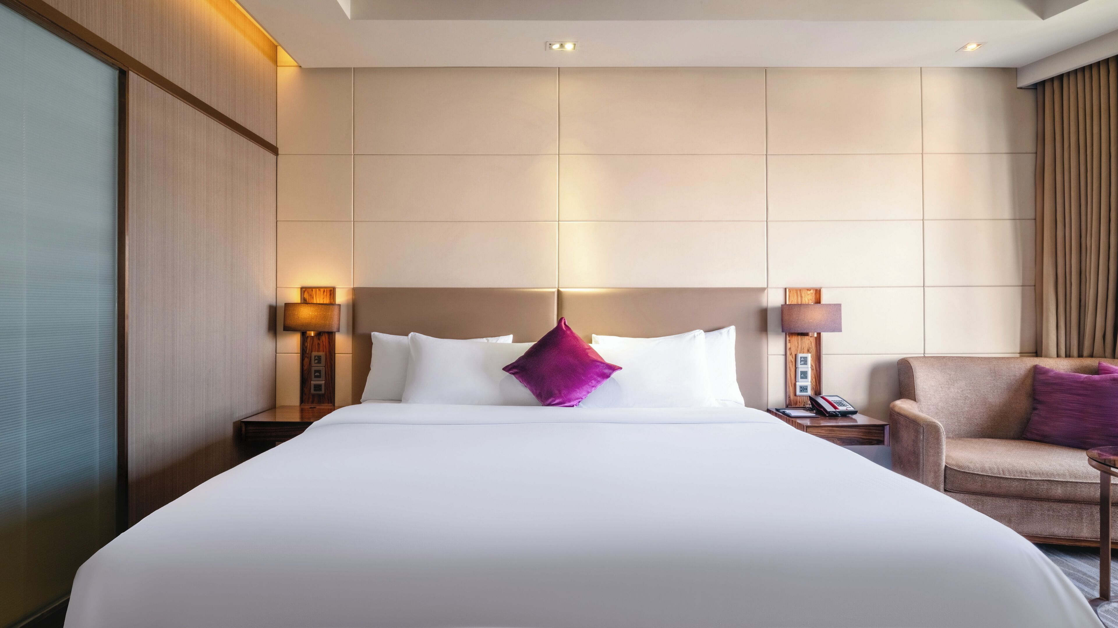 Premium Room, 1 King Bed | Minibar, in-room safe, desk, laptop workspace