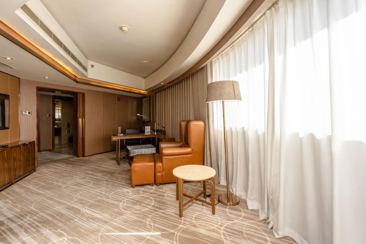 Suite, 1 Bedroom, Club Lounge Access (Dining) | Minibar, in-room safe, desk, laptop workspace