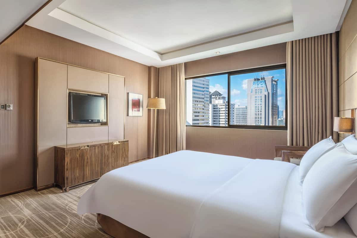 1 bedroom, minibar, in-room safe, desk