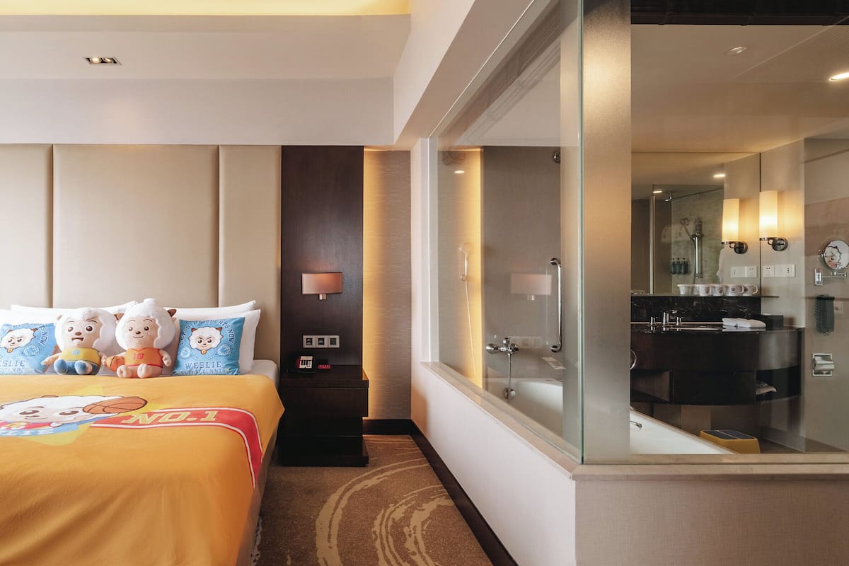 Suite, 1 Schlafzimmer | 1 Schlafzimmer, Minibar, Zimmersafe, Schreibtisch