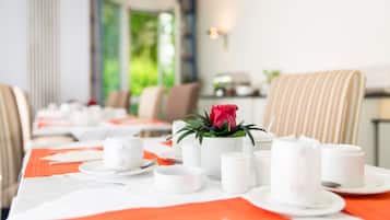 Dagelijks ontbijtbuffet (EUR 17 per persoon)