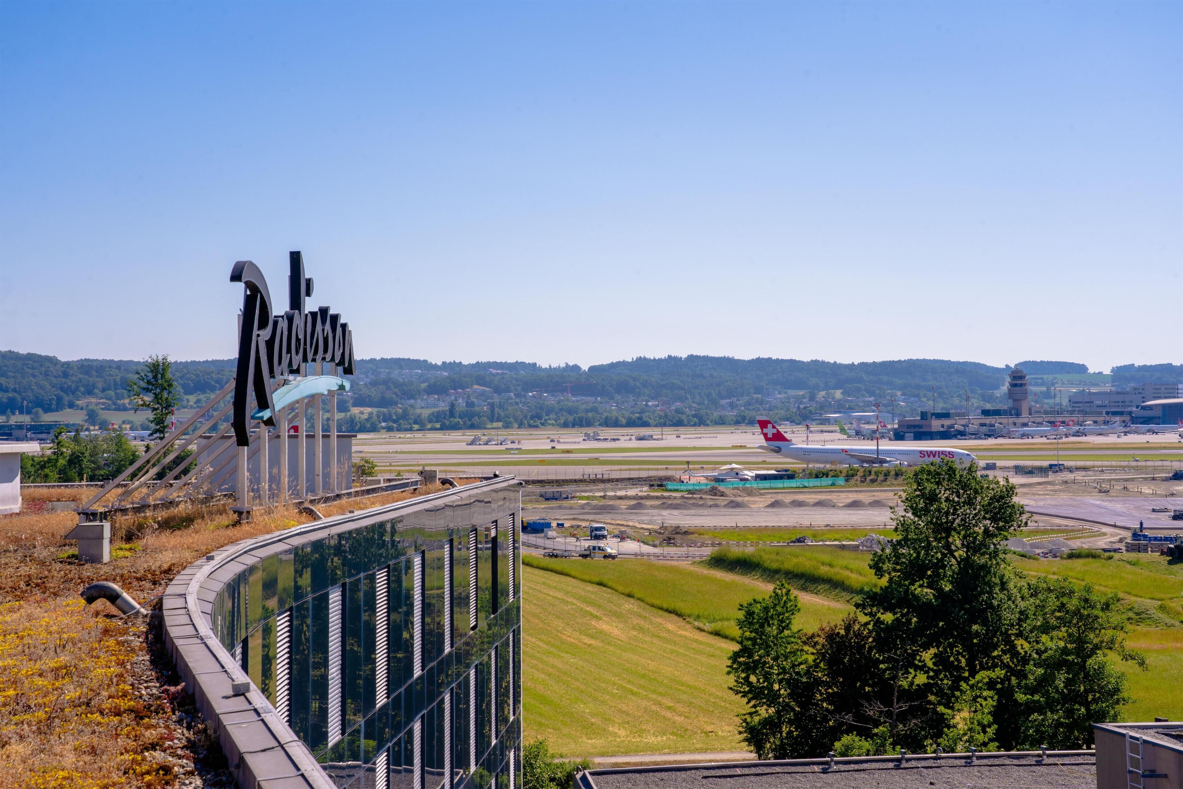 Photo - Radisson Hotel Zurich Airport