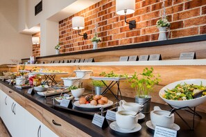 Daily buffet breakfast (PLN 75 per person)