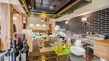 Desayuno buffet diario (PLN 75 por persona)