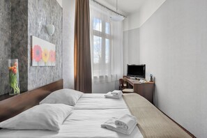 Double Room | Desk, iron/ironing board, free cribs/infant beds, bed sheets