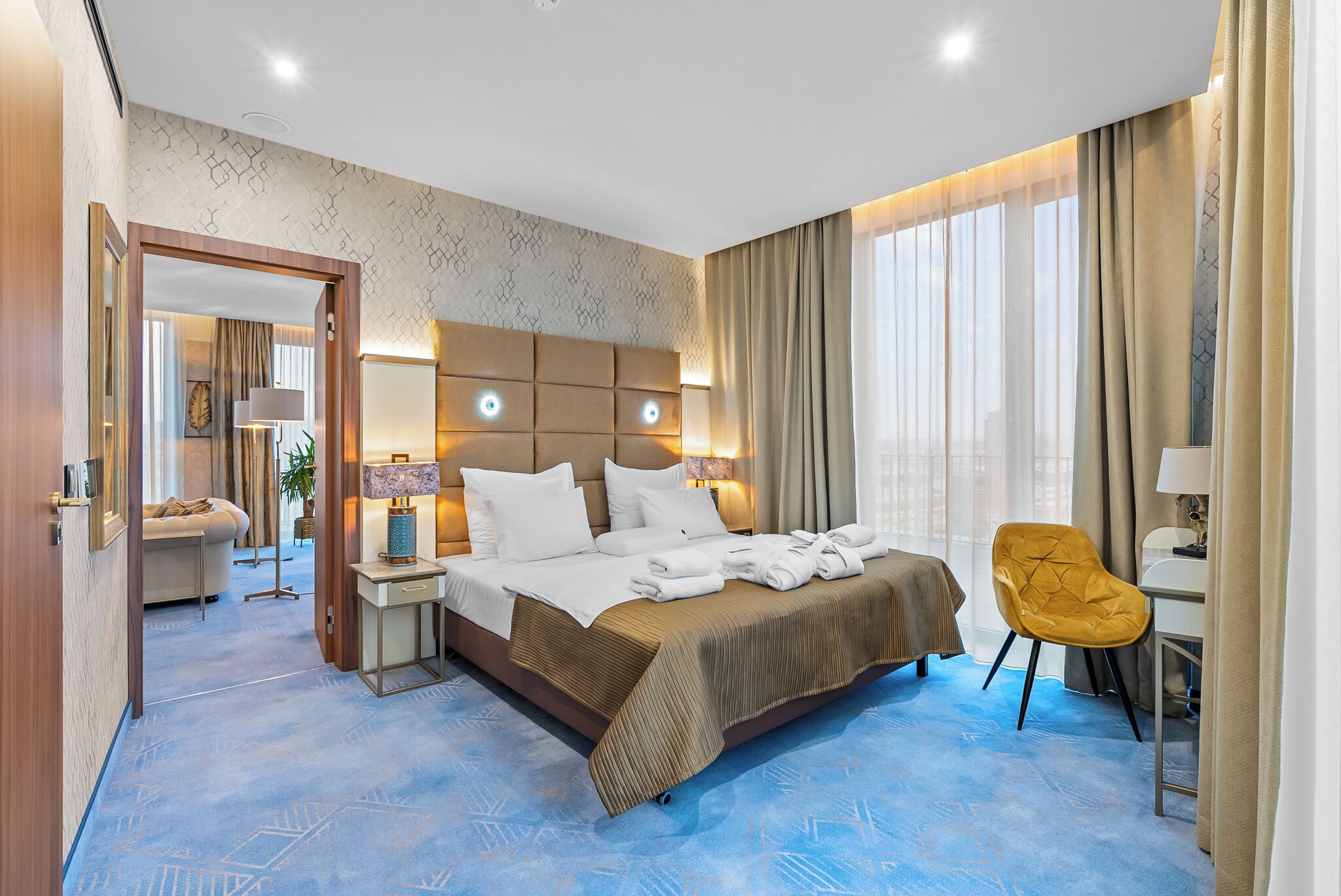 Ropa de cama de alta calidad y minibar 