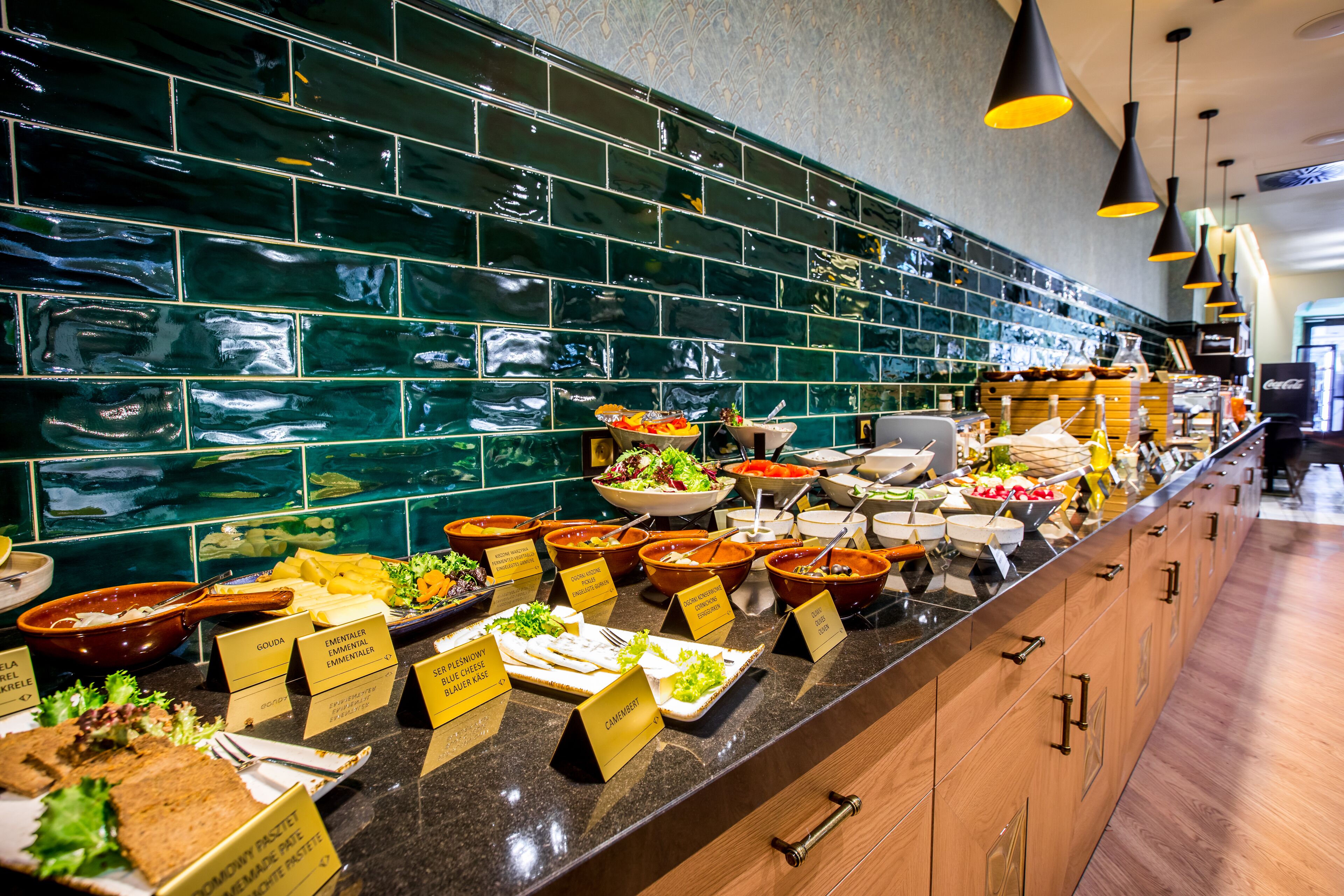 Daily buffet breakfast (PLN 95 per person)