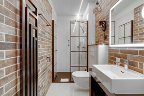 Superior Double or Twin Room (Classic) | Bathroom