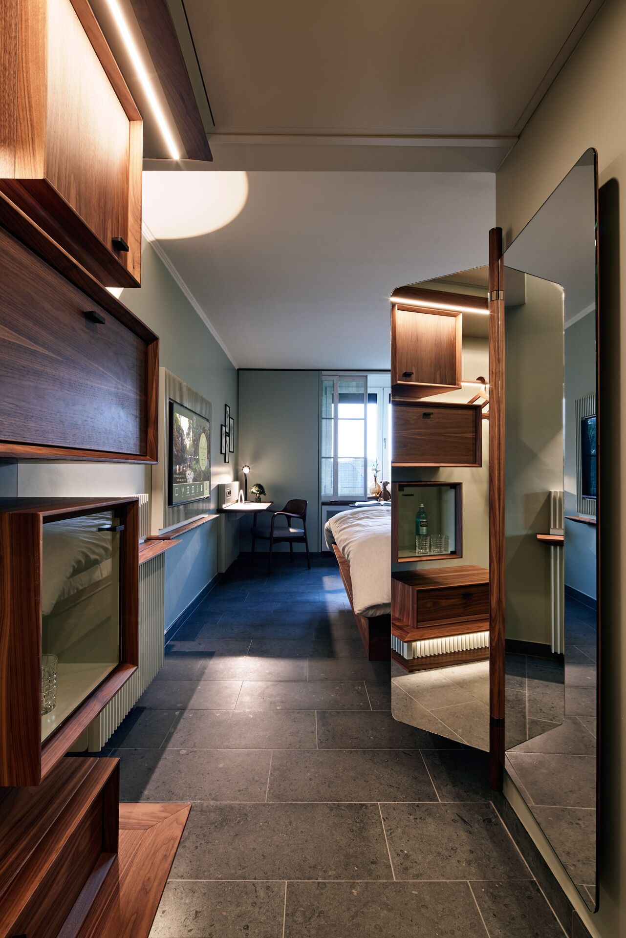 1 bedroom, frette italian sheets, premium bedding, minibar