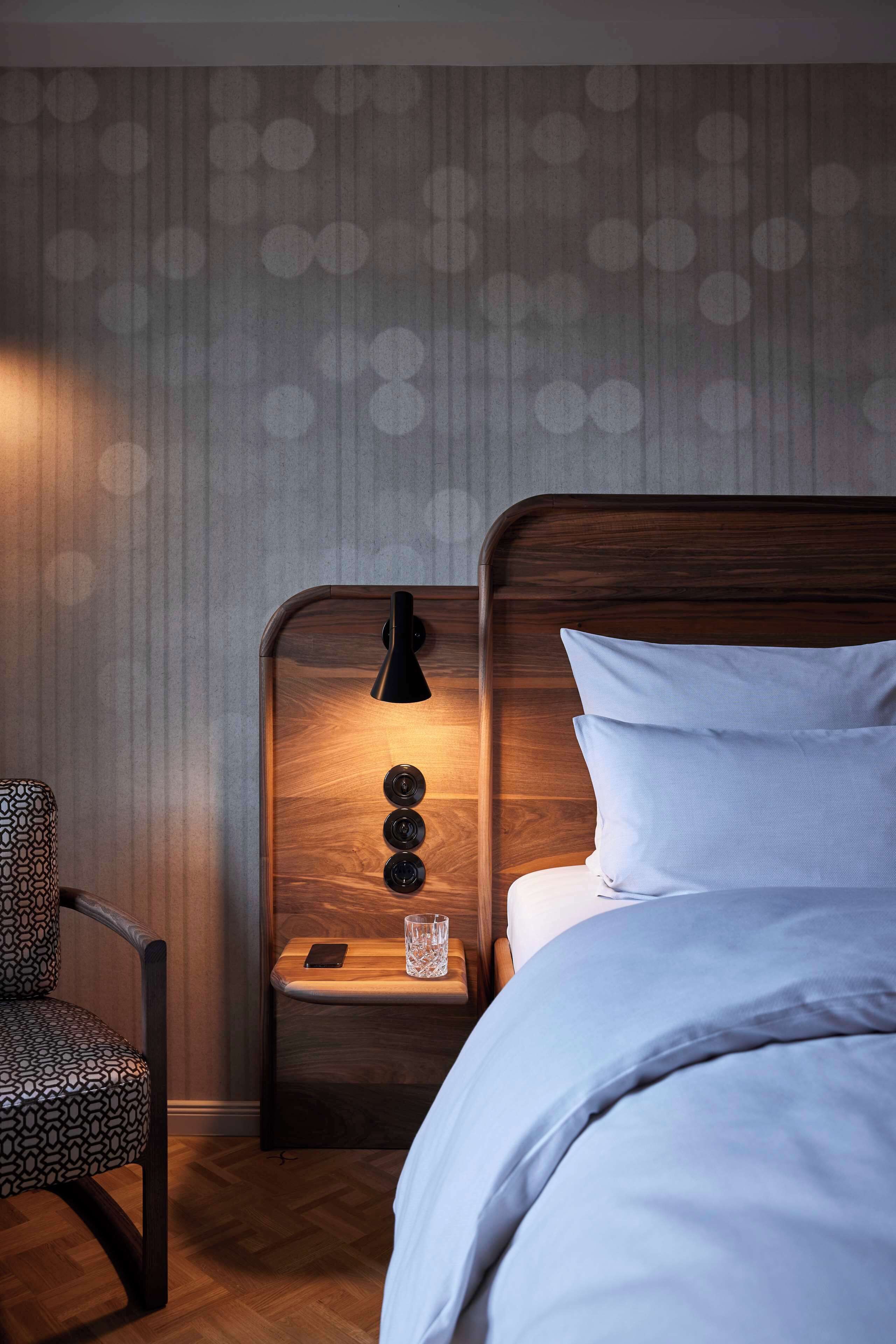 Sábanas italianas Frette, ropa de cama de alta calidad y minibar 