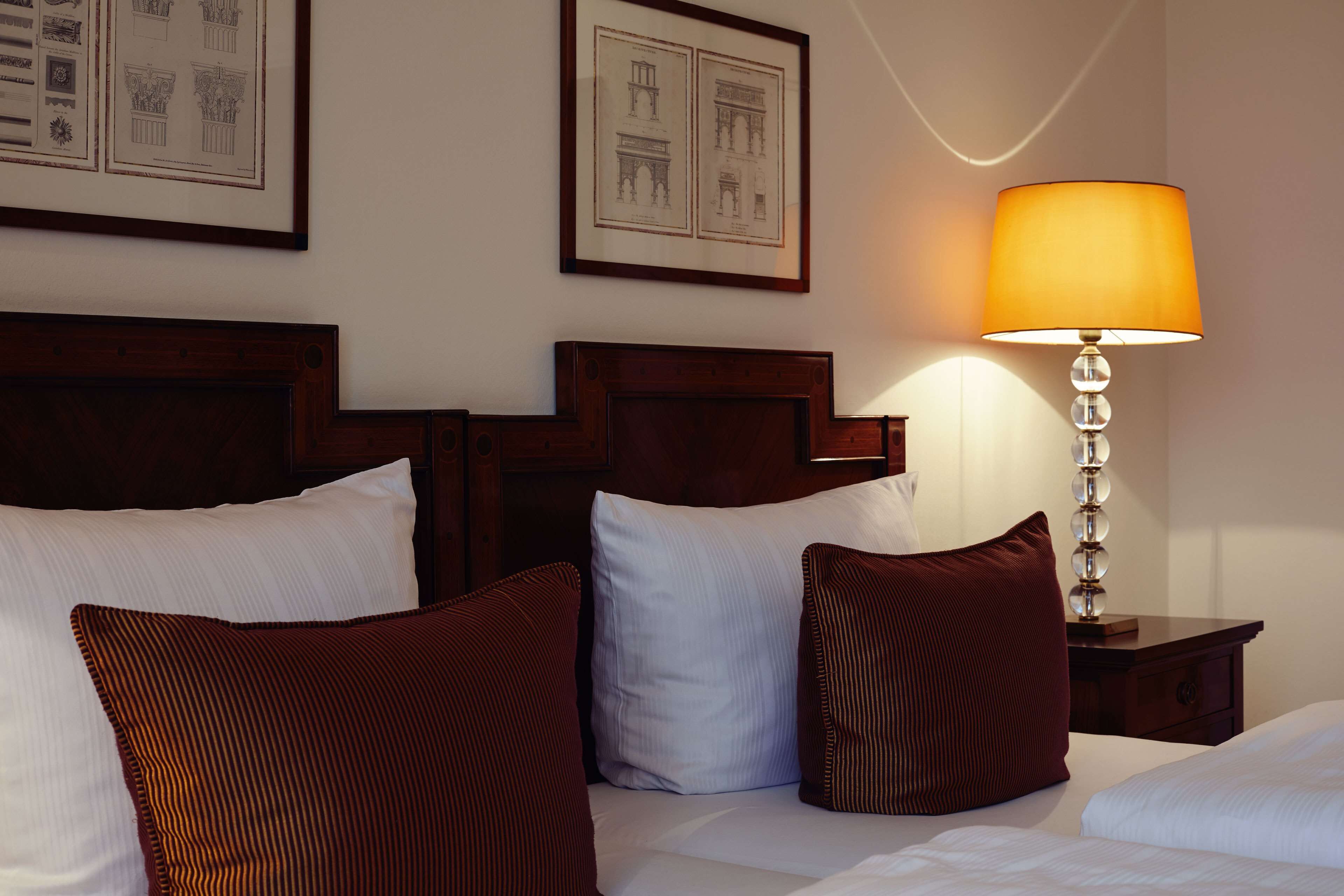 Sábanas italianas Frette, ropa de cama de alta calidad y minibar 