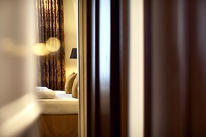 1 bedroom, Frette Italian sheets, premium bedding, minibar