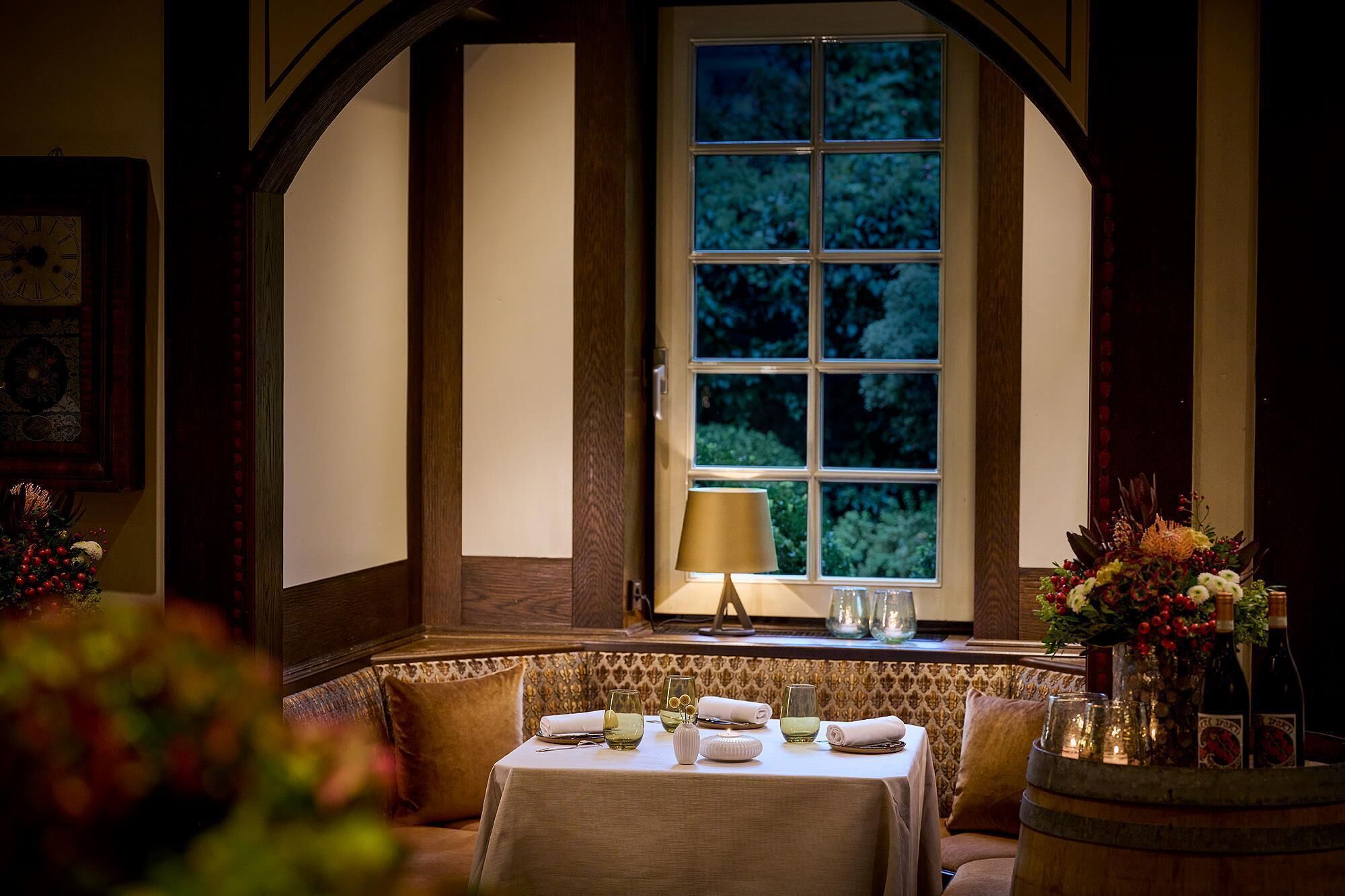 2 restaurants; breakfast, lunch, and dinner served