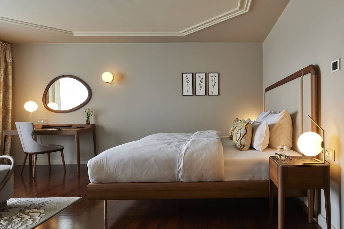 1 bedroom, Frette Italian sheets, premium bedding, minibar