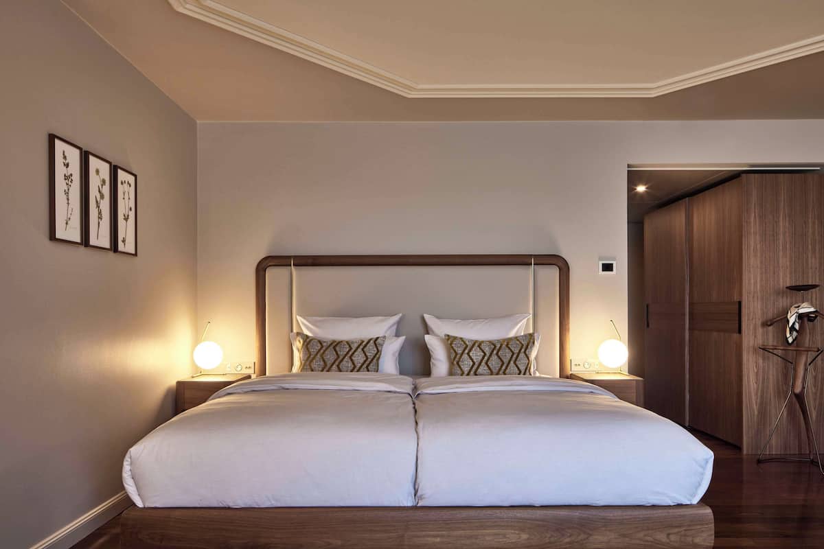 Sábanas italianas Frette, ropa de cama de alta calidad y minibar