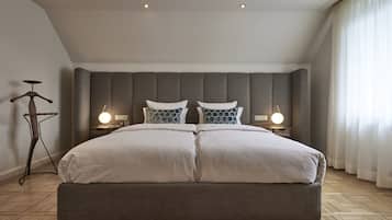 イタリアのフレッテ製シーツ、高級寝具、ミニバー、セーフティボックス (室内)