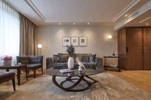 Smart TV de 50 pulgadas con canales por cable, una oficina