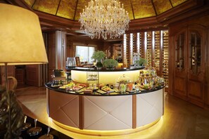 Desayuno buffet diario (EUR 34 por persona)