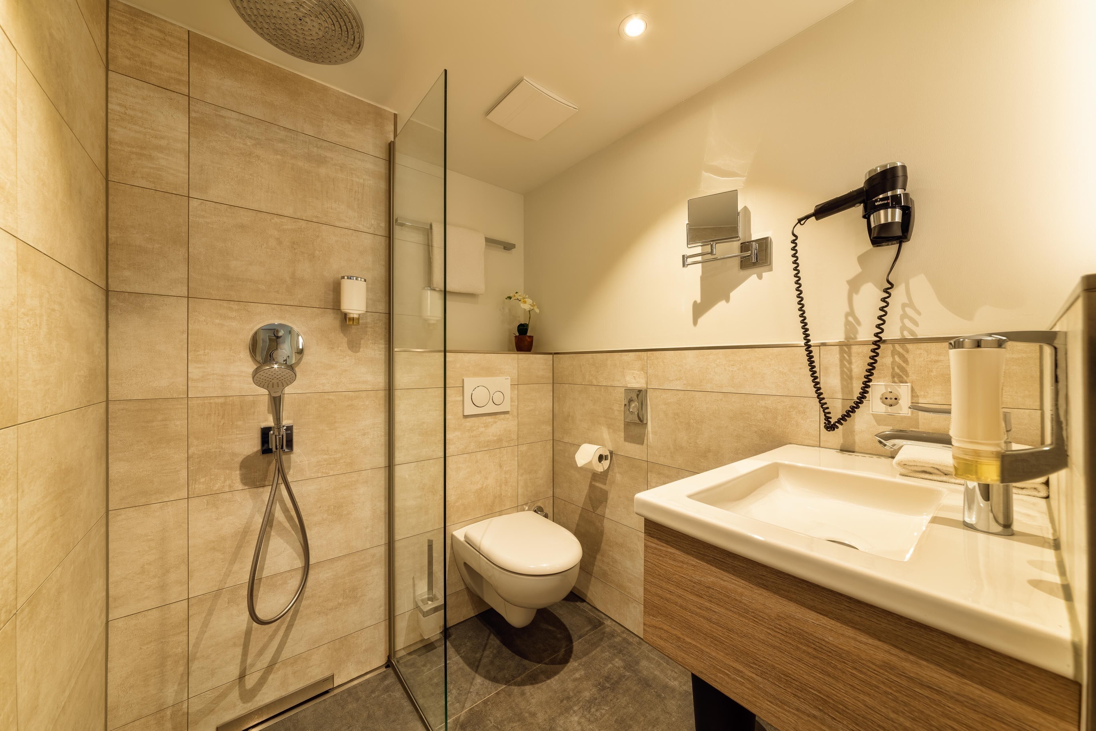 superior single room | bathroom | shower, free toiletries, hair dryer, towels