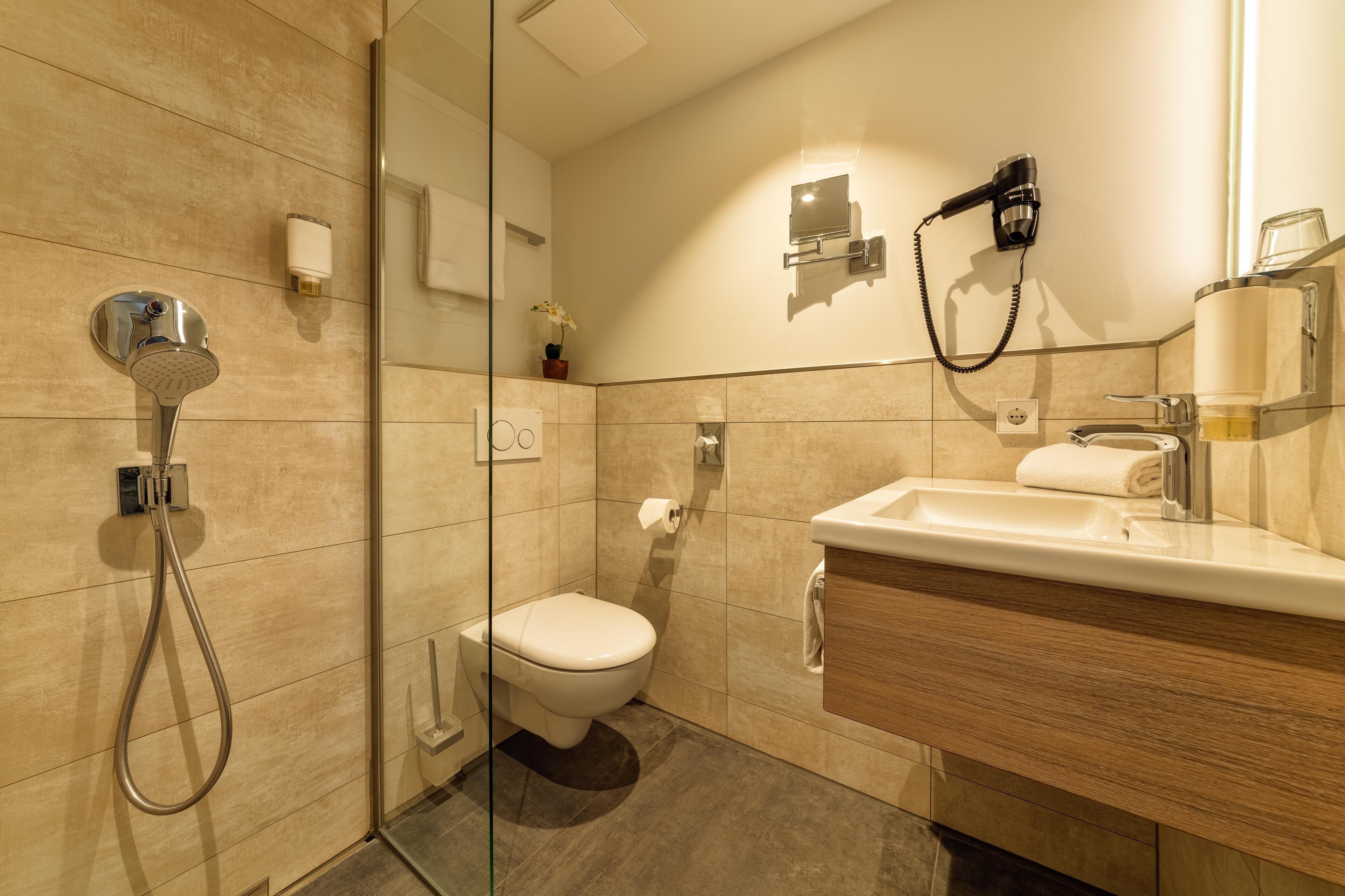 comfort single room | bathroom | shower, free toiletries, hair dryer, towels