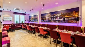 Colazione a buffet, servita tutte le mattine (18.90 EUR a persona)