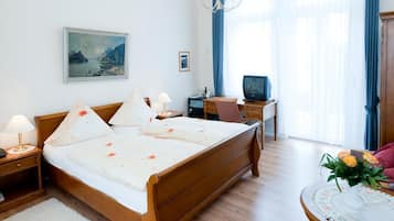 Comfort Double Room | Hypo-allergenic bedding, minibar, in-room safe, desk