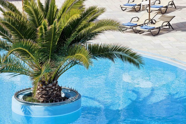 2 outdoor pools, pool umbrellas, sun loungers